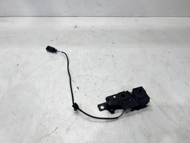 ZAMEK MASKI RYGIEL AUDI A3 8P LIFT 8P0823509D