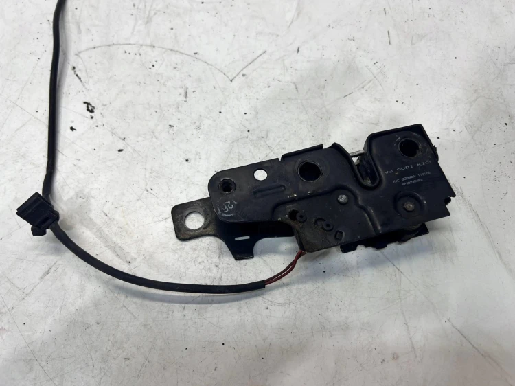 ZAMEK MASKI RYGIEL AUDI A3 8P LIFT 8P0823509D
