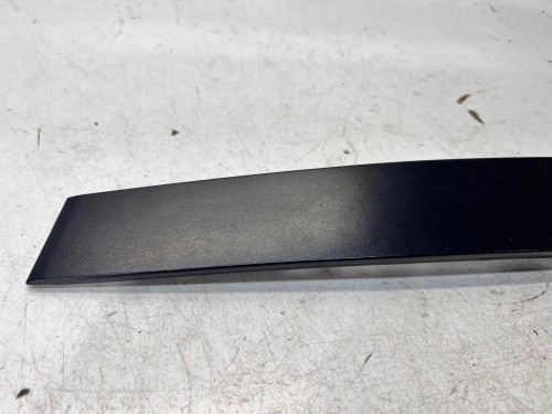 NAKŁADKA OSŁONA SŁUPKA DRZWI PRAWY PRZÓD CZARNY MAT AUDI A4 B8 8K0837902G