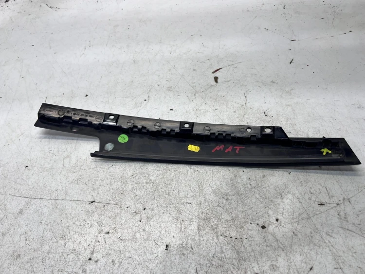 NAKŁADKA OSŁONA SŁUPKA DRZWI PRAWY PRZÓD CZARNY MAT AUDI A4 B8 8K0837902G