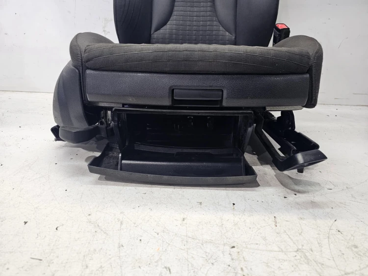 FOTEL STELAŻ PASAŻERA AUDI A3 8V SPORTBACK 5Q4881106D