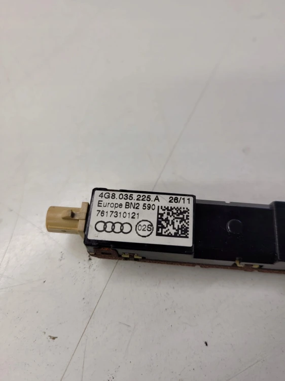 WZMACNIACZ ANTENOWY AUDI A6 C7 A7 4G8035225A