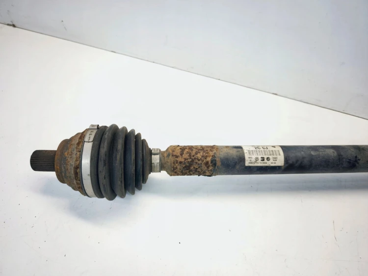 PÓŁOŚ PRAWA AUDI A3 8P VOLKSWAGEN SEAT SKODA 1.6 TDI 1K0407272CC