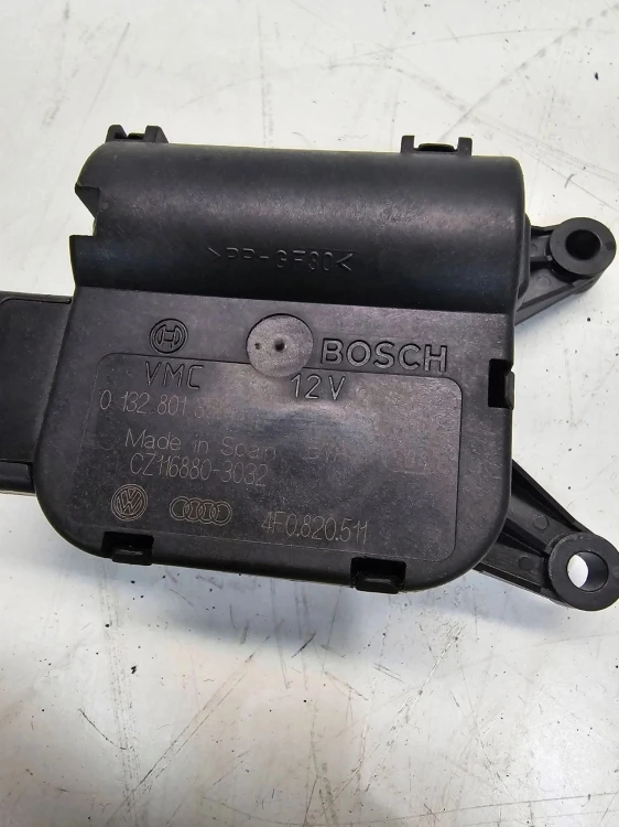 SILNICZEK NAGRZEWNICY AUDI A6 C6 4F0820511