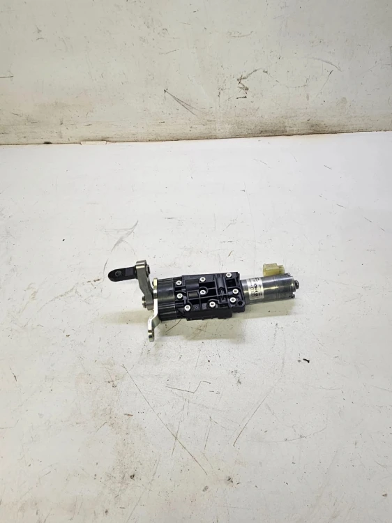 SIŁOWNIK DOCIĄG KLAPY TYŁ AUDI A6 C8 4K9827851B