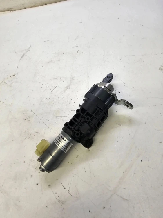 SIŁOWNIK DOCIĄG KLAPY TYŁ AUDI A6 C8 4K9827851B