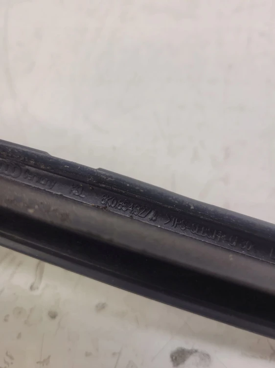 LISTWA ZBIERAJĄCA LEWY PRZÓD AUDI A4 B8 8K0854327A