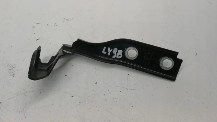 ZAWIAS MASKI LEWY AUDI A3 8P LIFT 8P0823301B