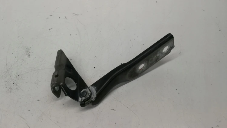 ZAWIAS MASKI LEWY AUDI A3 8P LIFT 8P0823301B
