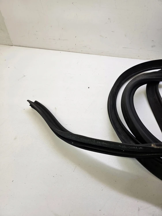USZCZELKA KLAPY BAGAŻNIKA AUDI A5 8T8 8T8827705A