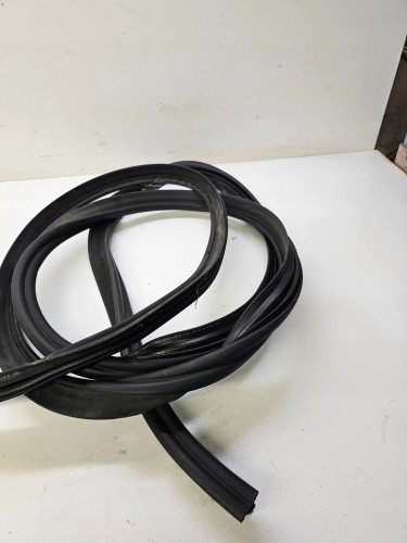 USZCZELKA KLAPY BAGAŻNIKA AUDI A5 8T8 8T8827705A