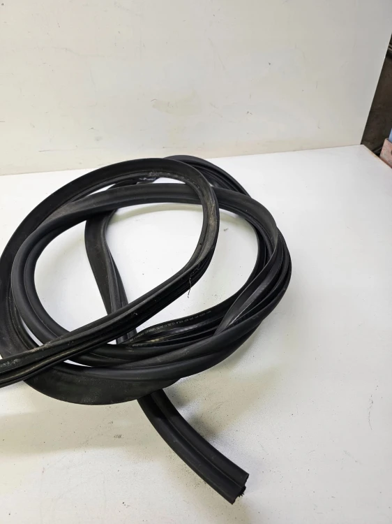 USZCZELKA KLAPY BAGAŻNIKA AUDI A5 8T8 8T8827705A