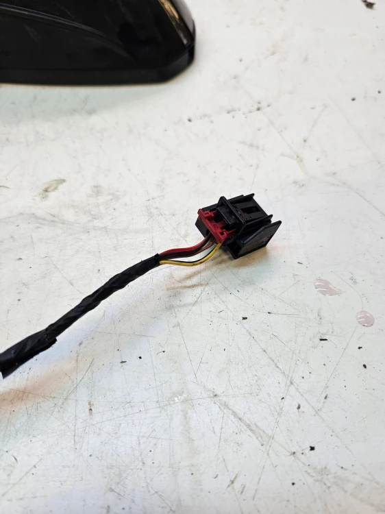 LUSTERKO ZEWNĘTRZNE LEWE AUDI A3 8V SEDAN LY9B 6-PIN