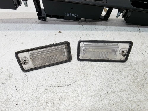 BLENDA PODŚWIETLENIE TABLICY REJ. AUDI A3 8P A4 B7 A6 C6 8P4827574 4/26