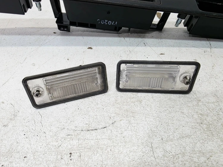 BLENDA PODŚWIETLENIE TABLICY REJ. AUDI A3 8P A4 B7 A6 C6 8P4827574 4/26