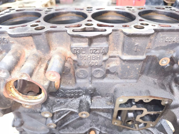 BLOK SILNIKA AUDI A4 B8 A5 8T 2.0 TDI CAG 03L023A