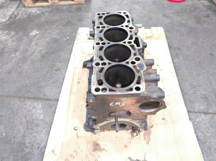 BLOK SILNIKA AUDI A4 B8 A5 8T 2.0 TDI CAG 03L023A