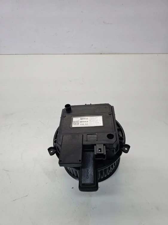 WENTYLATOR DMUCHAWY NAGRZEWNICY AUDI A4 B9 A5 8W Q7 4M 4M1820021C