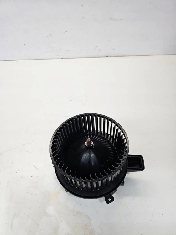 WENTYLATOR DMUCHAWY NAGRZEWNICY AUDI A4 B9 A5 8W Q7 4M 4M1820021C