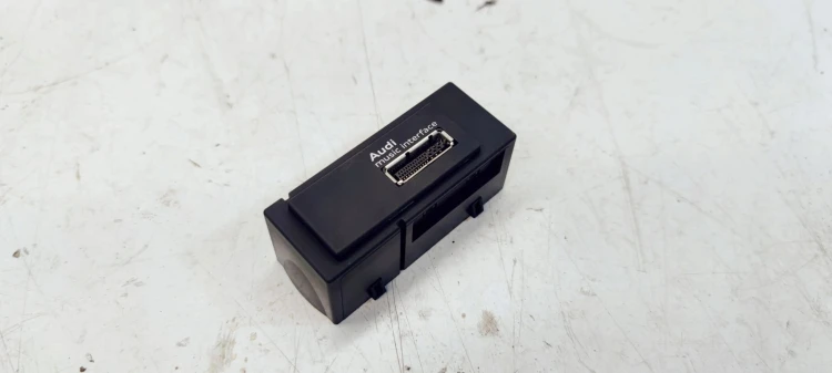 MODUŁ INTERFACE AUDIO AMI AUDI A3 8V 8V0035736 6PS