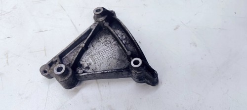 MOCOWANIE ŁAPA SPRĘŻARKI AUDI A6 C6 2.4 06E260835C