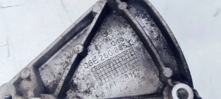 MOCOWANIE ŁAPA SPRĘŻARKI AUDI A6 C6 2.4 06E260835C