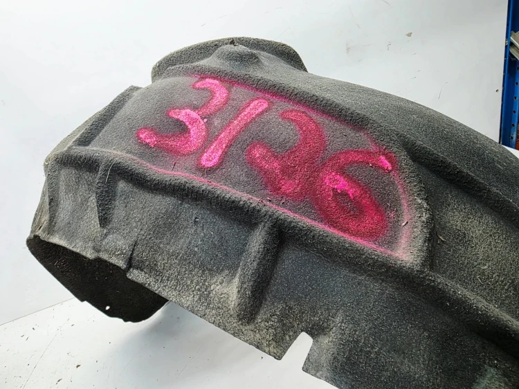 NADKOLE MATERIAŁOWE PRAWY PRZÓD AUDI Q7 4L 4L0809962 3/26