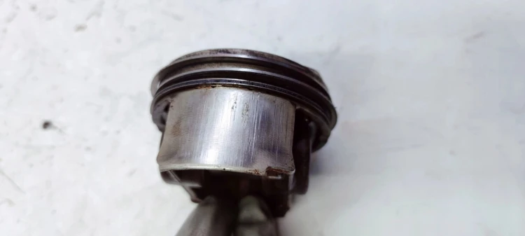 TŁOK LEWY AUDI 3.0TFSI CAJ 84L111 *1*