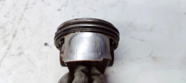 TŁOK LEWY AUDI 3.0TFSI CAJ 84L111 *1*