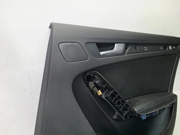 BOCZEK DRZWI PRAWY TYŁ AUDI A4 B8 8K0867306 1/26 SKÓRA