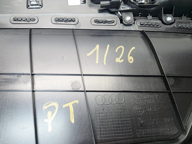 BOCZEK DRZWI PRAWY TYŁ AUDI A4 B8 8K0867306 1/26 SKÓRA