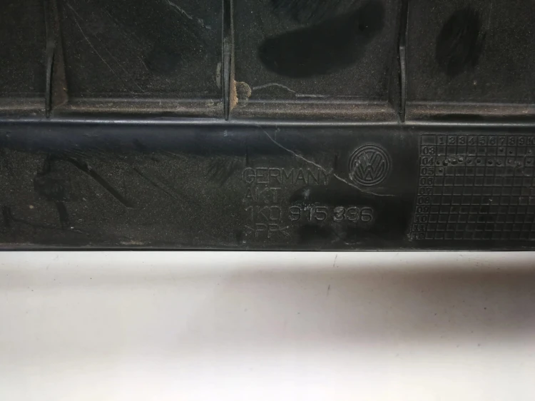 OSŁONA AKUMLATORA AUDI VW SEAT SKODA 1K0915336