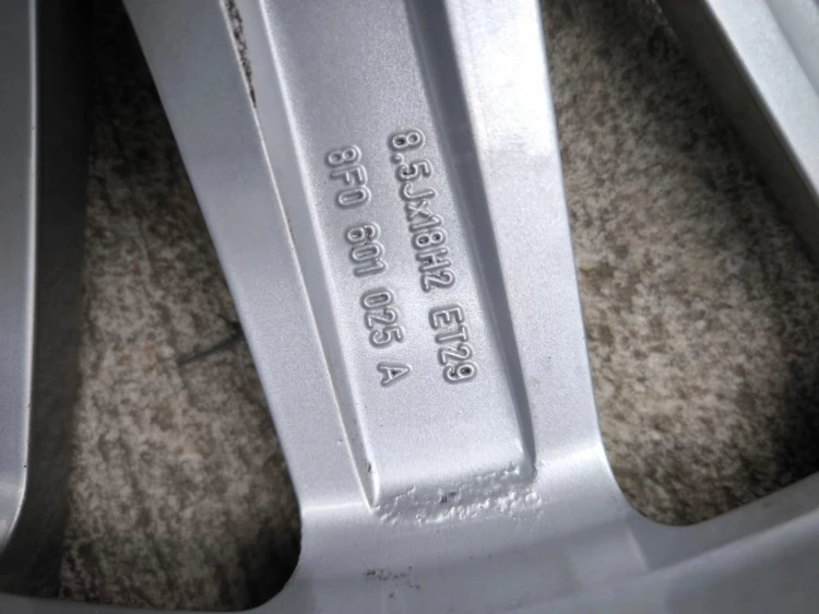 FELGA ALUMINIOWA AUDI VW SEAT SKODA 8.5J R18 ET29 8F0601025A K*12* OK