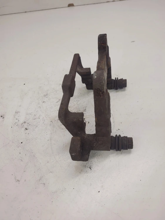 JARZMO ZACISKU HAMULCOWEGO TYŁ AUDI A6 C7 A7 876/B
