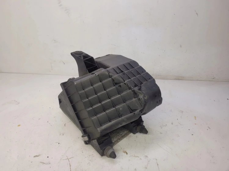 OBUDOWA FILTRA POWIETRZA A4 B5 PASSAT 8D0129607M