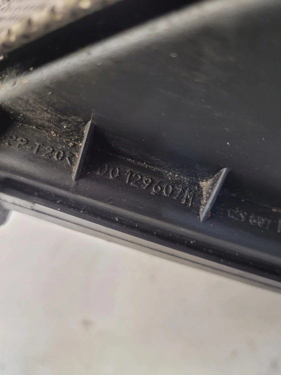 OBUDOWA FILTRA POWIETRZA A4 B5 PASSAT 8D0129607M