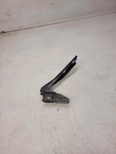 ZAWIAS MASKI PRAWY AUDI A3 8P LIFT 8P0823302B