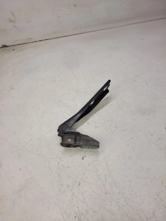 ZAWIAS MASKI PRAWY AUDI A3 8P LIFT 8P0823302B