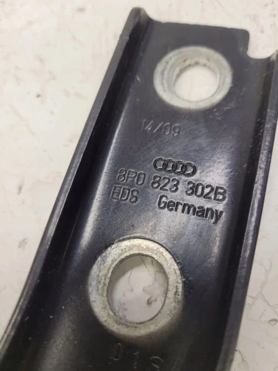 ZAWIAS MASKI PRAWY AUDI A3 8P LIFT 8P0823302B