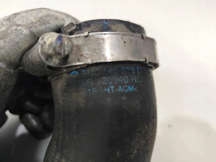 PRZEWÓD WĄŻ INTERCOOLERA AUDI Q3 VW 5N0145828D ORYGINAŁ !!!