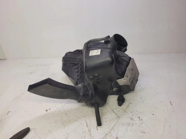 OBUDOWA FILTRA POWIETRZA AUDI A4 A5 Q5 8K0133837T