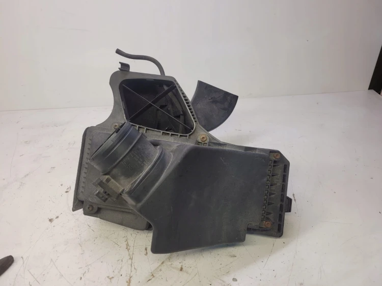 OBUDOWA FILTRA POWIETRZA AUDI A4 A5 Q5 8K0133837T