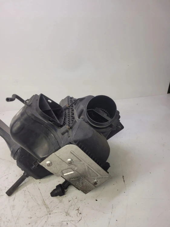OBUDOWA FILTRA POWIETRZA AUDI A4 A5 Q5 8K0133837T