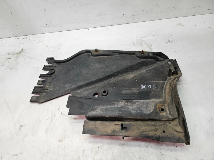 OSŁONA PODWOZIA AUDI A5 8T CABRIO LEWY TYŁ 8F0825215B