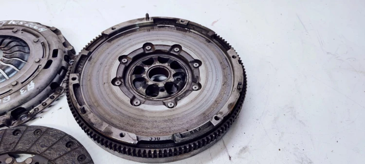 SPRZĘGŁO KOŁO DWUMAS AUDI VW 1.8 TFSI 06J105266H