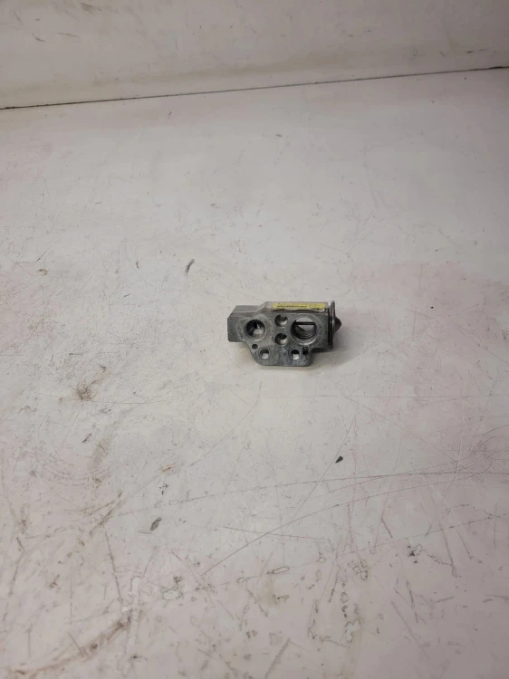 ZAWÓR ROZPRĘŻNY KLIMATYZACJI AUDI Q3 8U 8U0820679