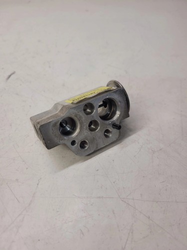 ZAWÓR ROZPRĘŻNY KLIMATYZACJI AUDI Q3 8U 8U0820679