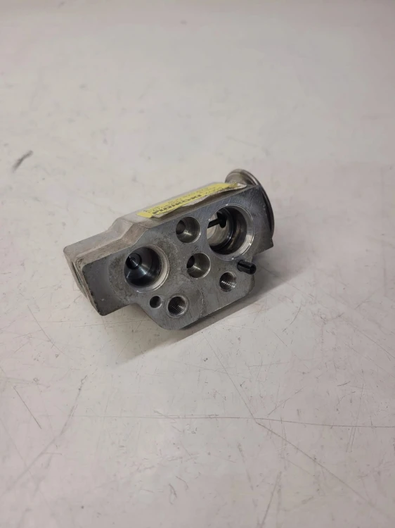 ZAWÓR ROZPRĘŻNY KLIMATYZACJI AUDI Q3 8U 8U0820679
