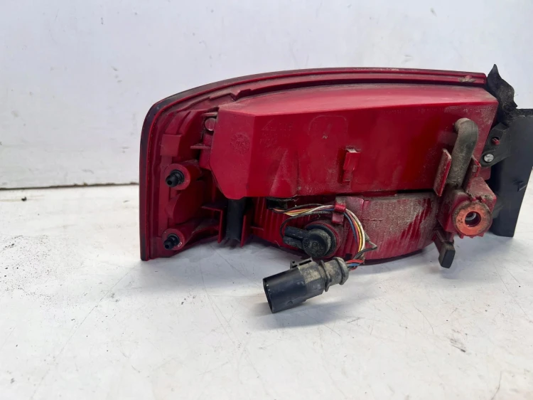 LAMPA PRAWY TYŁ Z BŁOTNIKA AUDI A5 COUPE 8T0945096D