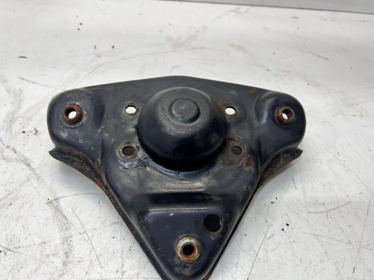 MOCOWANIE GÓRNE AMORTYZATORA LEWE LUB PRAWE AUDI VW SKODA SEAT 8D0412391B